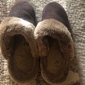 Isotoner slippers size 9.5-10